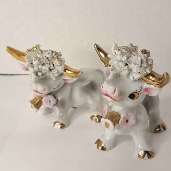 Vintage Spaghetti Cow Bull Kitschy Figurines Gold Roses Pair Set Of 2 Japan - Picture 2 of 12